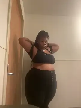 RoxyBuch – webcam model profile photo Image 9