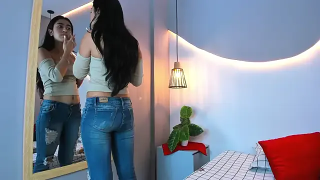 MiraKova – webcam model profile photo Image 14