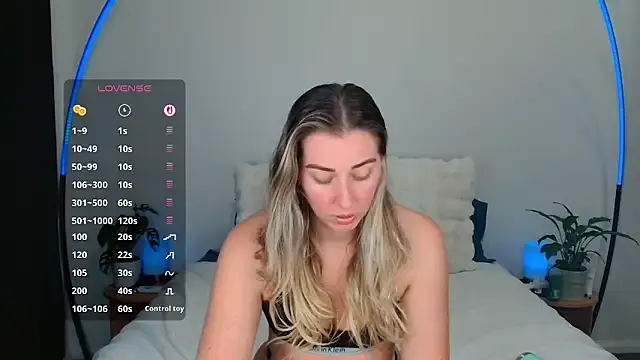 Melanie – webcam model profile photo Image 5