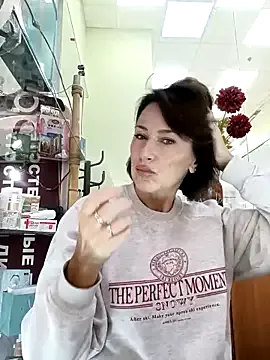 EsmeBrowm – webcam model profile photo Image 3