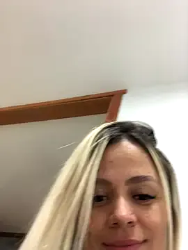 IsabelaGuerra – webcam model profile photo Image 15