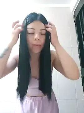 LaraCharm – webcam model profile photo Image 7