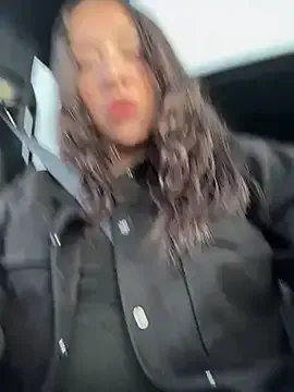 LT-333 – webcam model profile photo Image 4