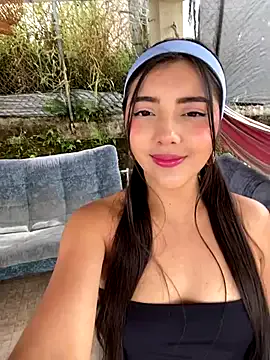 LiaWest – webcam model profile photo Image 2