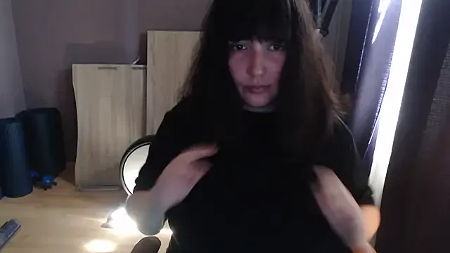 LaraCharm – webcam model profile photo Image 3