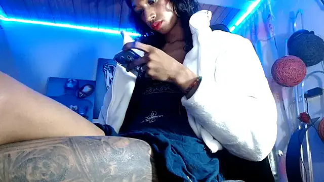 MiraKova – webcam model profile photo Image 17