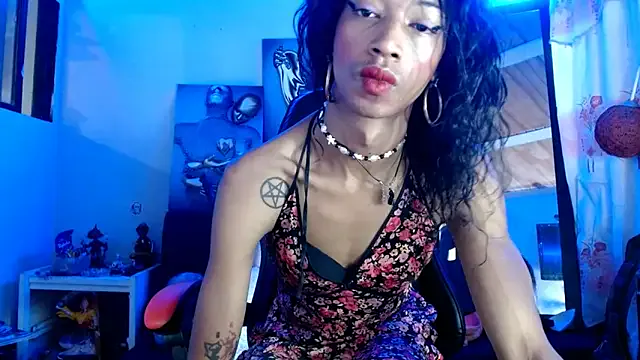 MiraKova – webcam model profile photo Image 3