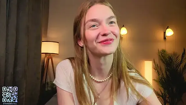 MiraKova – webcam model profile photo Image 5