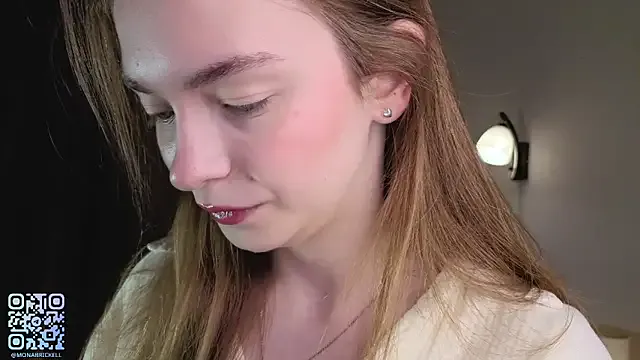 MiraKova – webcam model profile photo Image 9