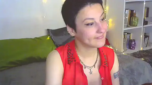 isisxoxx – webcam model profile photo Image 9