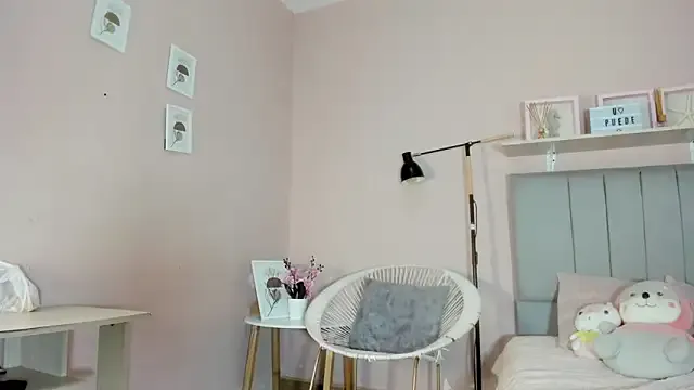 MiraKova – webcam model profile photo Image 17