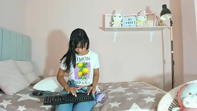 MiraKova – webcam model profile photo Image 18