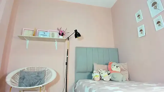 MiraKova – webcam model profile photo Image 5