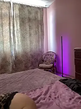 MiraKova – webcam model profile photo Image 3