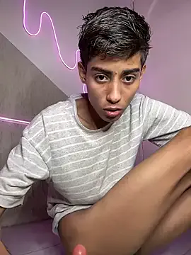 shiny-lily – webcam model profile photo Image 3