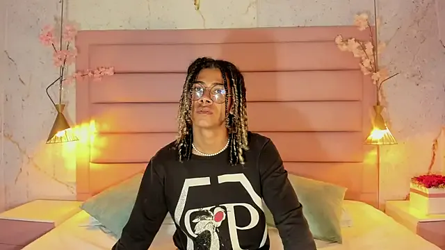 YasmienAtos – webcam model profile photo Image 18