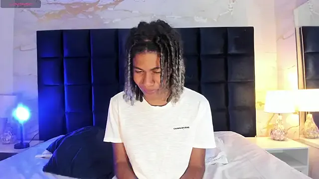 YasmienAtos – webcam model profile photo Image 4