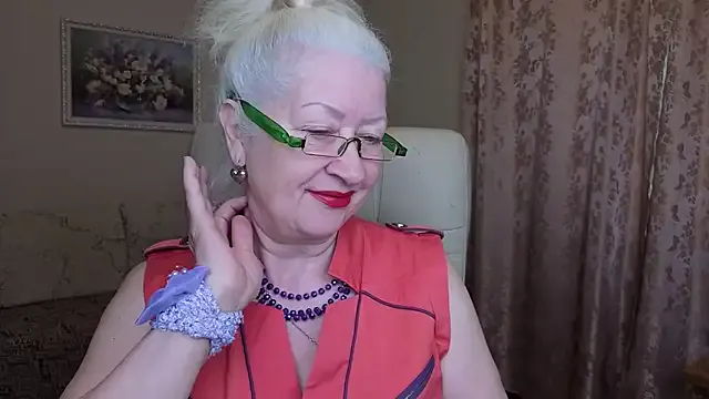AdelinaLuuna – webcam model profile photo Image 4
