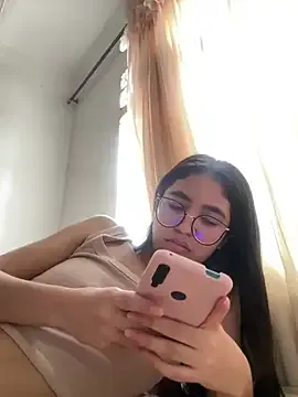 EsmeBrowm – webcam model profile photo Image 3