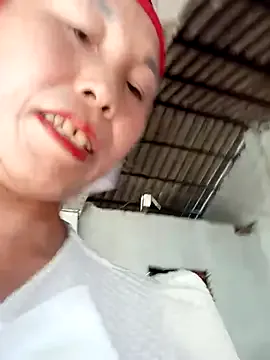 MiraKova – webcam model profile photo Image 10