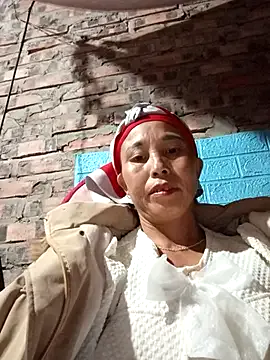 MiraKova – webcam model profile photo Image 11