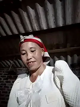 MiraKova – webcam model profile photo Image 5