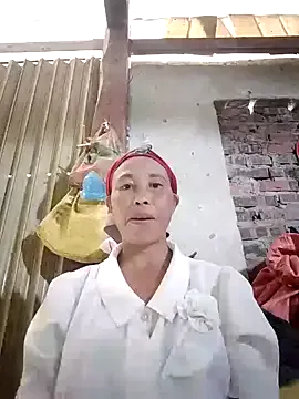 MiraKova – webcam model profile photo Image 6