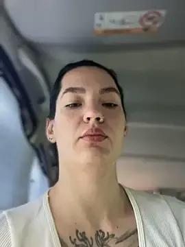 AdelinaLuuna – webcam model profile photo Image 16