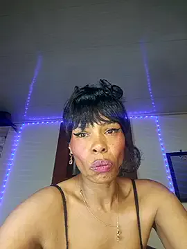 NickiLike – webcam model profile photo Image 11