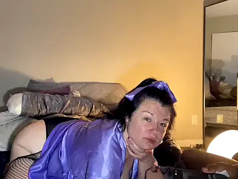 HellenSuric – webcam model profile photo Image 14