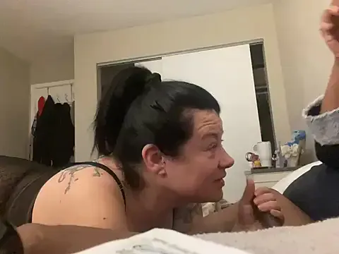 HellenSuric – webcam model profile photo Image 2