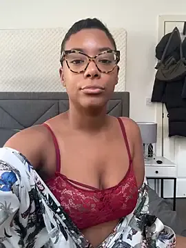 FariBanxOfficial – webcam model profile photo Image 6