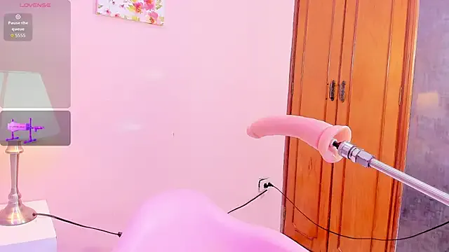 MiraKova – webcam model profile photo Image 3