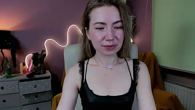 MiraKova – webcam model profile photo Image 13