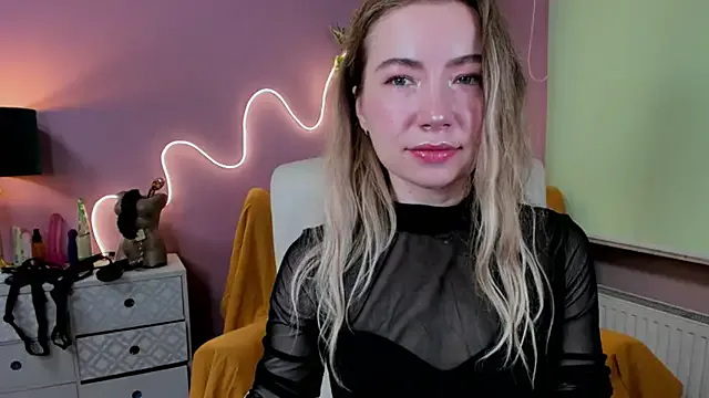 MiraKova – webcam model profile photo Image 15