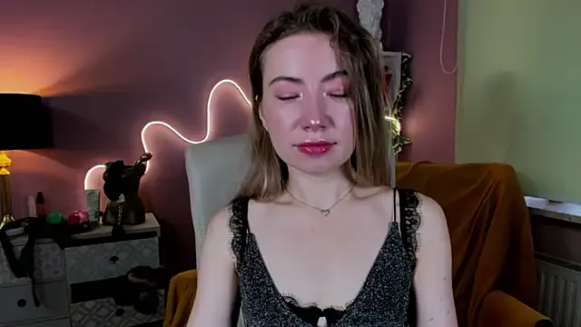 MiraKova – webcam model profile photo Image 18