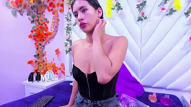 Aleja – webcam model profile photo Image 8