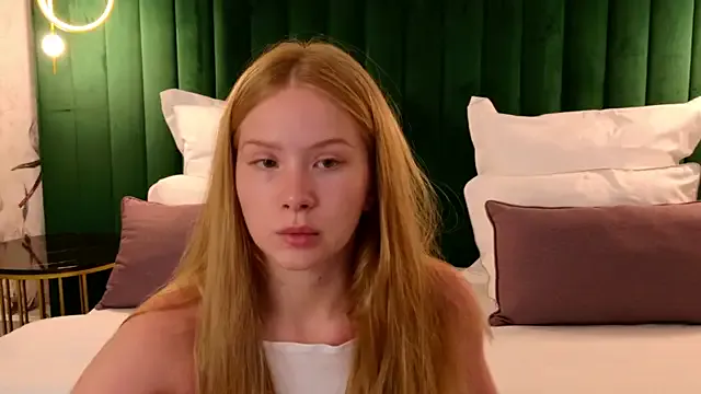 SarahBlair – webcam model profile photo Image 11