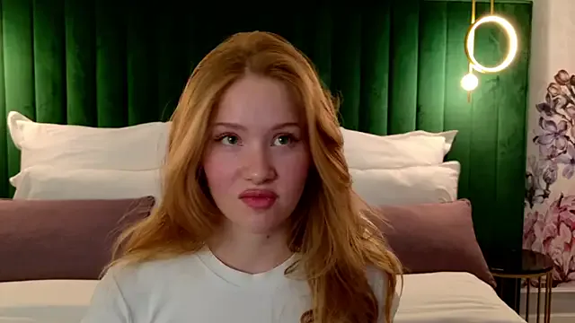 SarahBlair – webcam model profile photo Image 18