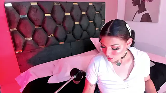 MiraKova – webcam model profile photo Image 14