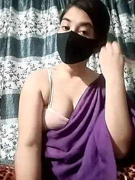 Evie – webcam model profile photo Image 8