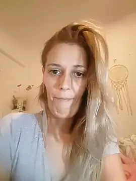 MiraKova – webcam model profile photo Image 15