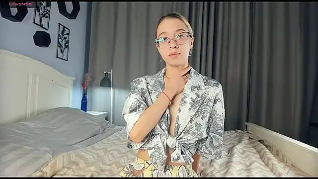 GracieCarter – webcam model profile photo Image 3