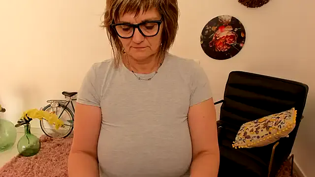 Milf-Ella Image 4