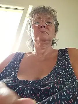 EmmaBloom – webcam model profile photo Image 11