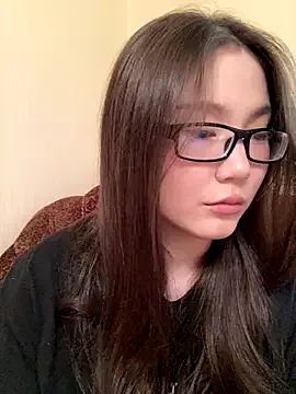 Opskira – webcam model profile photo Image 18
