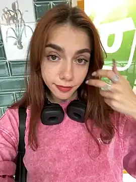 LeyahSummer – webcam model profile photo Image 3