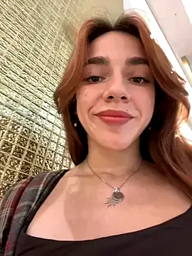 LeyahSummer – webcam model profile photo Image 4