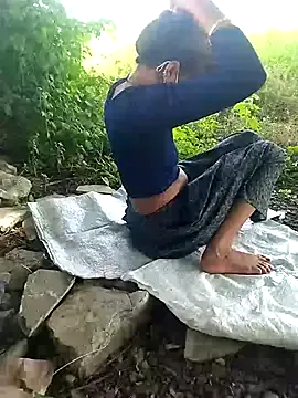 JuicyFruits93 – webcam model profile photo Image 12