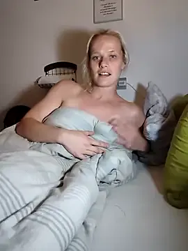 EsmeBrowm – webcam model profile photo Image 13